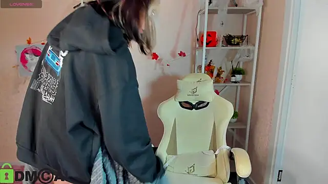 Snapshot of R0cket_bunny chatting on November 5, 2025, 1:05 am R0cket bunny online show from November 5, 2025, 1:05 am