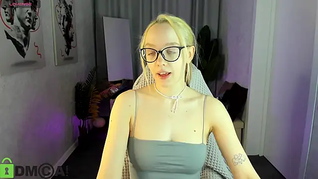 Snapshot of R0cket_bunny chatting on April 25, 2026, 12:35 am R0cket bunny online show from April 25, 2026, 12:35 am