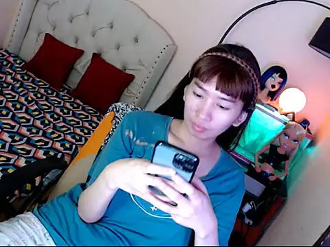 ShantalFoxxy  online show from October 23, 2025, 12:59 pm