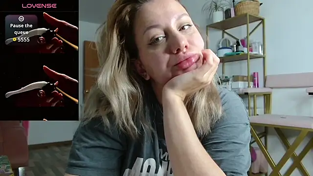 Avrora  Love online show from October 22, 2025, 11:04 pm