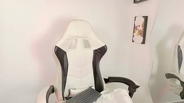 sara queen10 online show from March 26, 2026, 7:08 pm