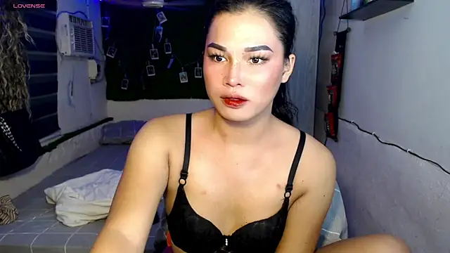 Snapshot of Miss_Chloe69 chatting on October 22, 2025, 5:08 am Miss Chloe69 online show from October 22, 2025, 5:08 am