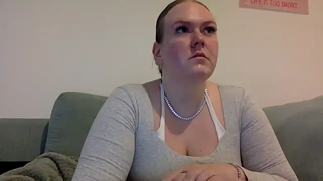 Snapshot of gracelovesxx chatting on January 7, 2026, 10:40 am gracelovesxx online show from January 7, 2026, 10:40 am