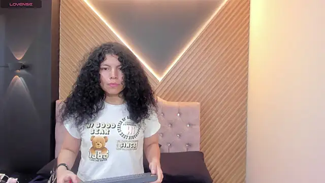 angelita martins online show from November 21, 2025, 9:24 pm