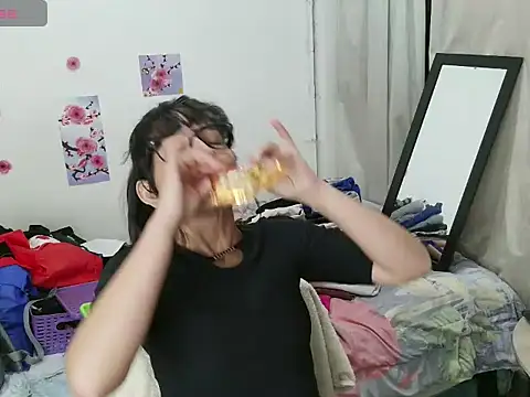 Natzu Choi online show from April 10, 2026, 4:06 am