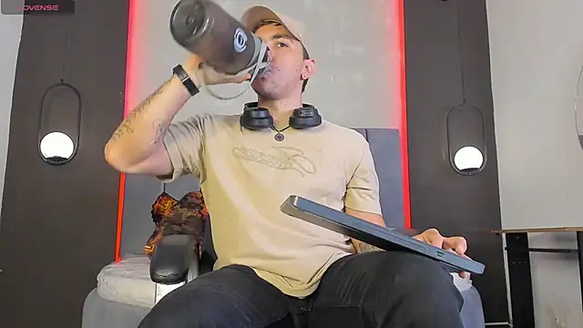 Liam walk  online show from February 10, 2026, 7:07 pm