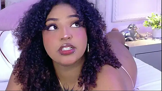 Snapshot of Cristal-Jonnes chatting on April 8, 2026, 3:28 am Cristal-Jonnes online show from April 8, 2026, 3:28 am