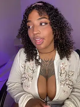 Snapshot of Cristal-Jonnes chatting on May 29, 2026, 5:05 am Cristal-Jonnes online show from May 29, 2026, 5:05 am