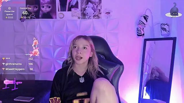 JuliethMoss online show from October 26, 2025, 8:42 am