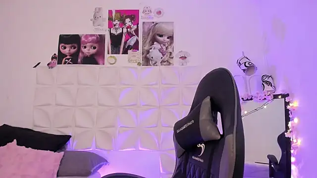 JuliethMoss online show from December 4, 2025, 8:17 pm