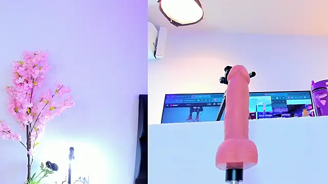 maily zanss online show from December 4, 2025, 7:33 pm