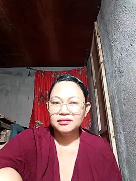 Snapshot of Everleigh_mom chatting on October 25, 2025, 8:14 pm Everleigh mom online show from October 25, 2025, 8:14 pm