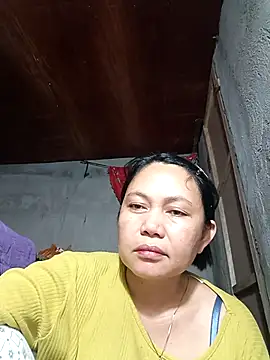 Snapshot of Everleigh_mom chatting on November 3, 2025, 3:08 am Everleigh mom online show from November 3, 2025, 3:08 am