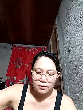 Snapshot of Everleigh_mom chatting on November 17, 2025, 5:57 am Everleigh mom online show from November 17, 2025, 5:57 am