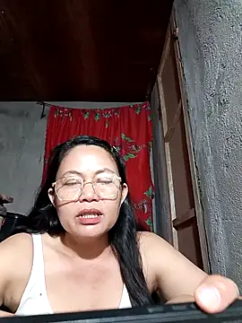 Snapshot of Everleigh_mom chatting on November 18, 2025, 7:57 am Everleigh mom online show from November 18, 2025, 7:57 am