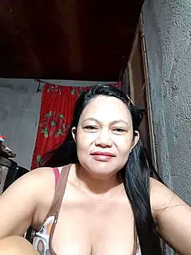 Snapshot of Everleigh_mom chatting on November 20, 2025, 7:35 pm Everleigh mom online show from November 20, 2025, 7:35 pm