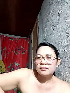 Snapshot of Everleigh_mom chatting on November 21, 2025, 7:40 am Everleigh mom online show from November 21, 2025, 7:40 am