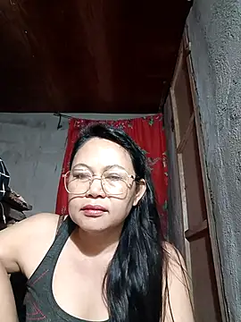 Snapshot of Everleigh_mom chatting on November 22, 2025, 8:08 pm Everleigh mom online show from November 22, 2025, 8:08 pm