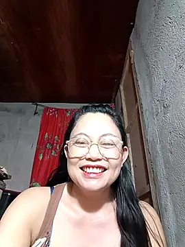 Snapshot of Everleigh_mom chatting on November 30, 2025, 8:13 pm Everleigh mom online show from November 30, 2025, 8:13 pm