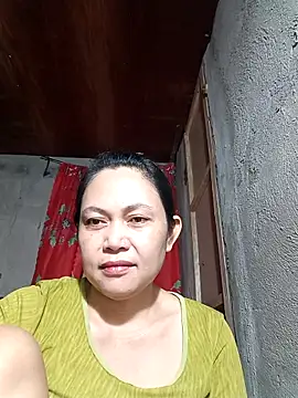 Snapshot of Everleigh_mom chatting on December 3, 2025, 10:24 am Everleigh mom online show from December 3, 2025, 10:24 am