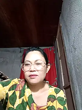 Snapshot of Everleigh_mom chatting on December 5, 2025, 10:13 am Everleigh mom online show from December 5, 2025, 10:13 am