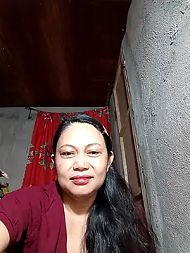 Snapshot of Everleigh_mom chatting on December 14, 2025, 8:02 pm Everleigh mom online show from December 14, 2025, 8:02 pm