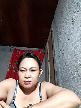 Snapshot of Everleigh_mom chatting on December 15, 2025, 10:41 am Everleigh mom online show from December 15, 2025, 10:41 am