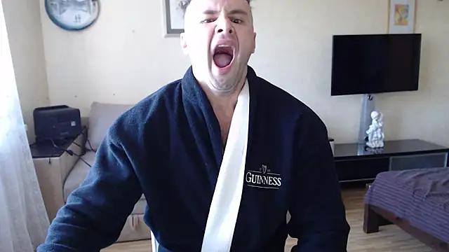 muscle uncut online show from October 15, 2025, 8:03 am