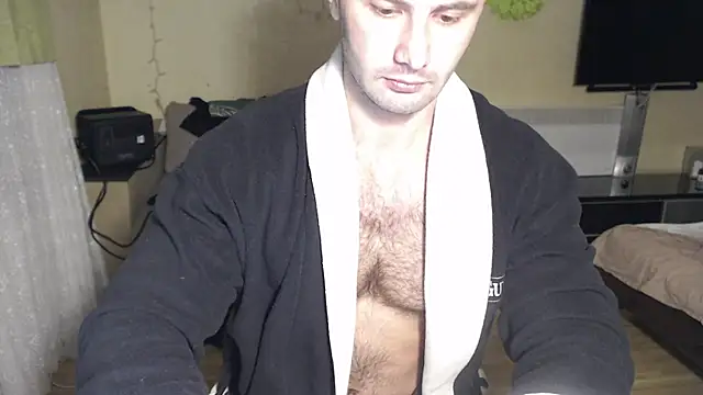 muscle uncut online show from December 17, 2025, 4:40 am