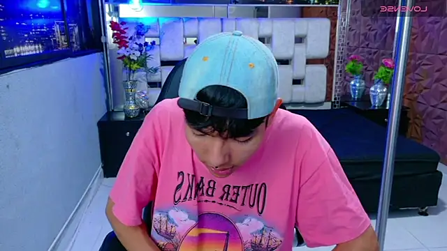 Snapshot of alandelrey57 chatting on December 3, 2025, 4:20 am alandelrey57 online show from December 3, 2025, 4:20 am