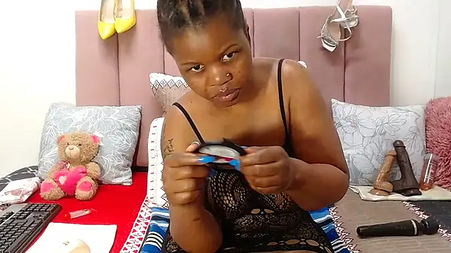 RoundaAssx22 online show from November 24, 2025, 1:00 pm