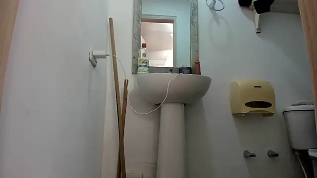 ALYANNA HOT  online show from November 11, 2025, 11:43 am