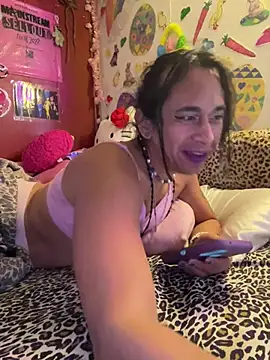 Snapshot of TranSexualJade95 chatting on April 15, 2026, 6:48 pm TranSexualJade95 online show from April 15, 2026, 6:48 pm