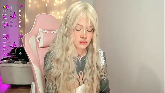 Snapshot of AlinaLukyanova chatting on December 16, 2025, 3:55 am AlinaLukyanova online show from December 16, 2025, 3:55 am