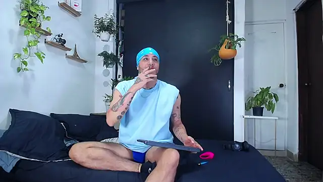 Borsalino Adam online show from December 3, 2025, 2:04 pm