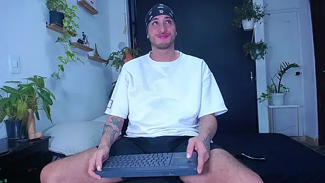 Borsalino Adam online show from December 14, 2025, 7:07 pm