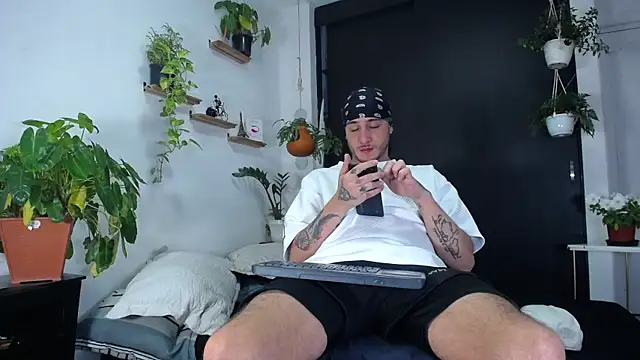 Borsalino Adam online show from December 22, 2025, 7:55 pm