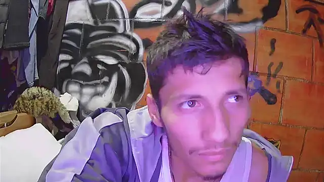 Snapshot of alexandercruz chatting on May 22, 2026, 11:32 pm alexandercruz online show from May 22, 2026, 11:32 pm