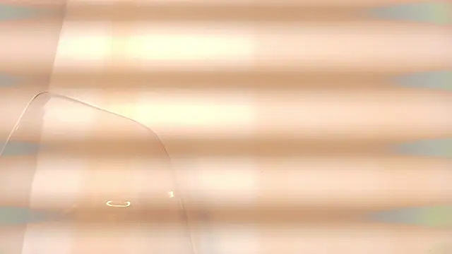 zarah andrew   online show from December 3, 2025, 1:42 pm