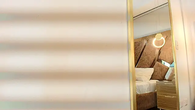 zarah andrew   online show from December 5, 2025, 12:03 pm