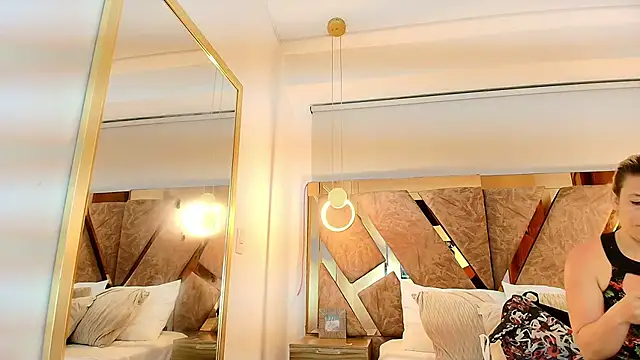 zarah andrew   online show from December 15, 2025, 11:58 am