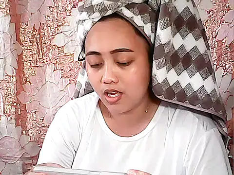 Snapshot of Pinay_Chubby20 chatting on October 29, 2025, 4:37 am Pinay Chubby20 online show from October 29, 2025, 4:37 am