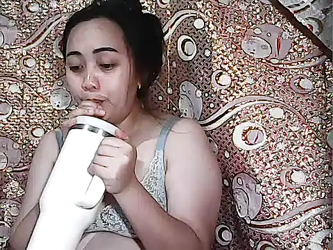 Snapshot of Pinay_Chubby20 chatting on December 15, 2025, 9:13 am Pinay Chubby20 online show from December 15, 2025, 9:13 am