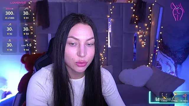 EliseVelour online show from March 28, 2026, 1:43 pm