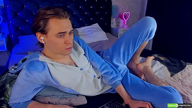 WilliamDyson online show from December 1, 2025, 3:55 am