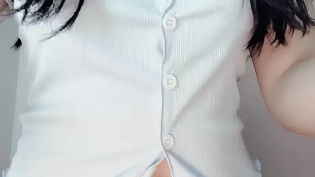 Eloise131499 online show from March 16, 2026, 12:49 am