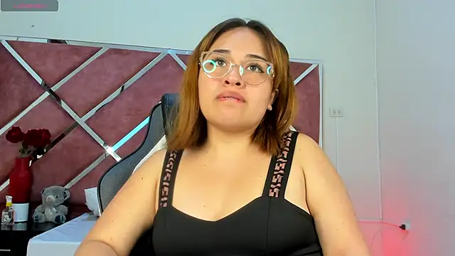 sara-lopez1 online show from September 8, 2025, 7:35 pm