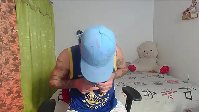 kilyan--x x online show from October 21, 2025, 9:32 am
