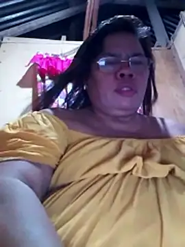 Snapshot of Huge_mama69 chatting on October 25, 2025, 9:28 am Huge mama69 online show from October 25, 2025, 9:28 am