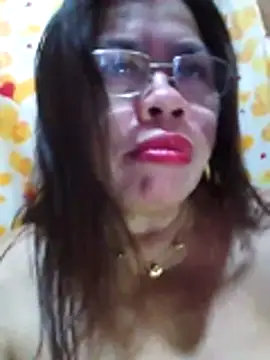Snapshot of Huge_mama69 chatting on April 19, 2026, 1:43 pm Huge mama69 online show from April 19, 2026, 1:43 pm